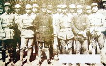 彭雪枫(前左三)与《拂晓报》人员合影 彭雪枫(前左三)与《拂晓报》人员合影